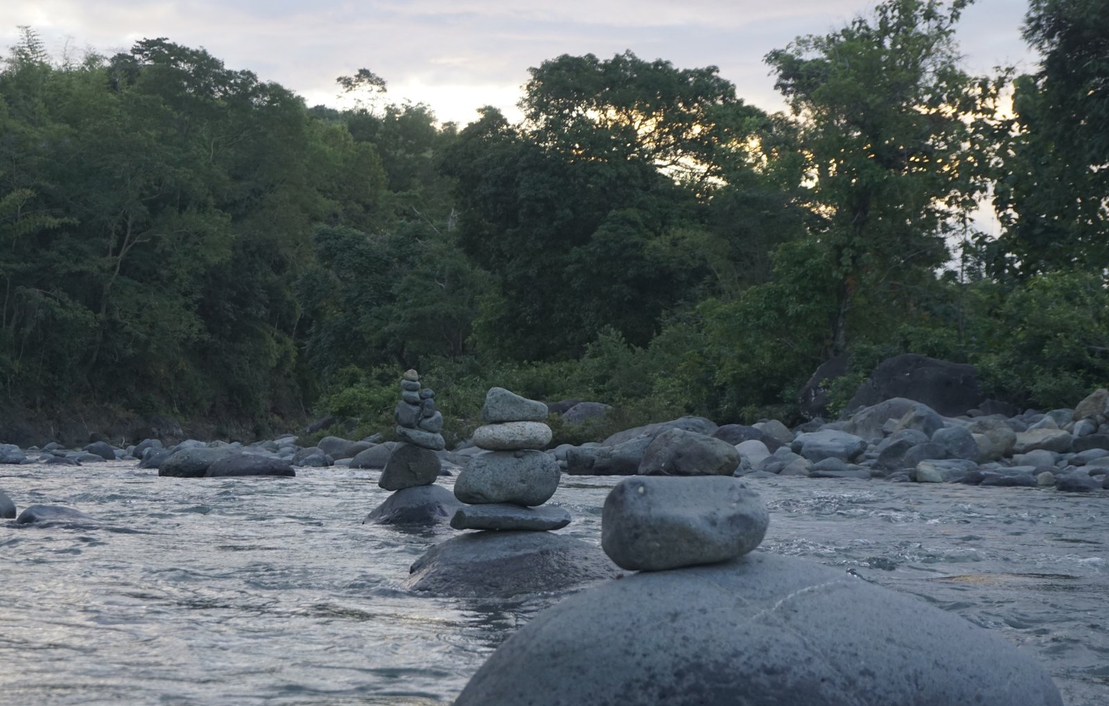 Batu Bersusun di Sungai Dusun Damma